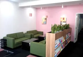 NOVA銀座校のソファー